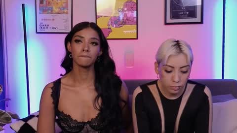 Snapshot of violettgrey_ chatting on October 11, 2025, 12:43 am Violet online show from October 11, 2025, 12:43 am