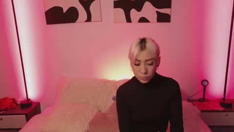 Snapshot of violettgrey_ chatting on November 5, 2025, 1:16 am Violet online show from November 5, 2025, 1:16 am