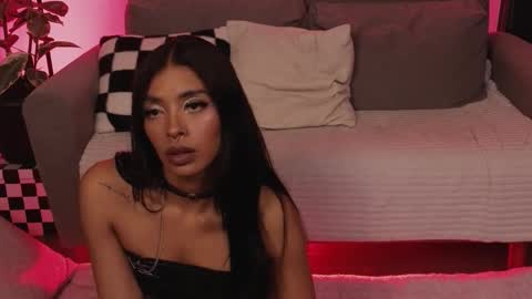 Snapshot of violettgrey_ chatting on November 8, 2025, 12:33 am Violet online show from November 8, 2025, 12:33 am