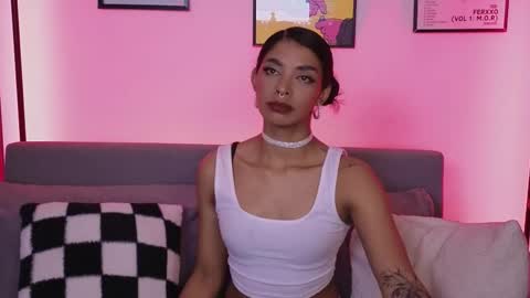 Snapshot of violettgrey_ chatting on November 10, 2025, 3:16 am Violet online show from November 10, 2025, 3:16 am