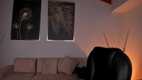 Violett  online show from September 28, 2025, 11:48 am