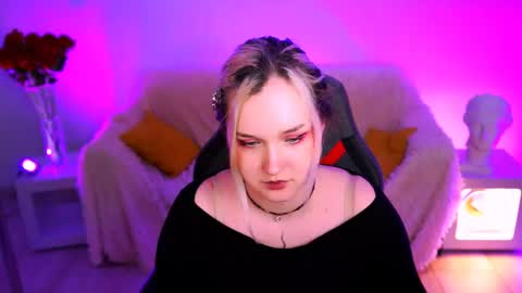 Snapshot of violettwoods chatting on June 3, 2026, 2:44 pm Violett online show from June 3, 2026, 2:44 pm