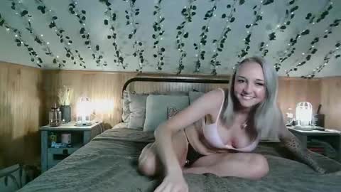 Snapshot of violetvixen2615 chatting on March 18, 2026, 2:31 pm violet styles online show from March 18, 2026, 2:31 pm