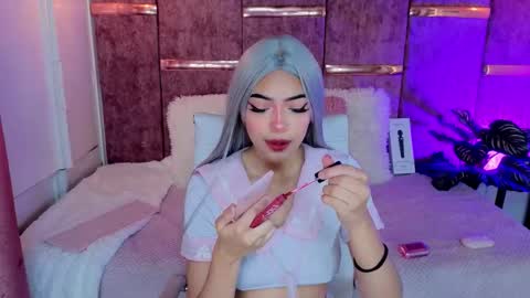 viollettebylyly online show from October 1, 2025, 12:11 pm