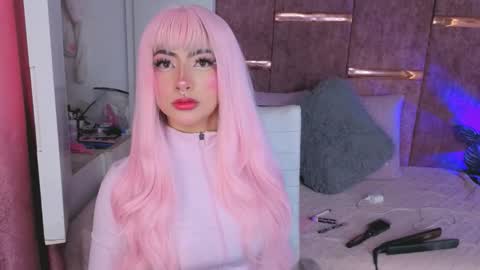 viollettebylyly online show from December 15, 2025, 12:53 pm