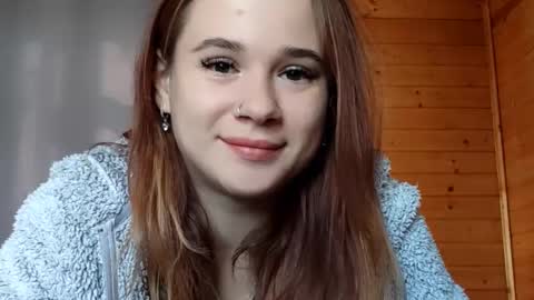 Mia online show from October 4, 2025, 8:23 am