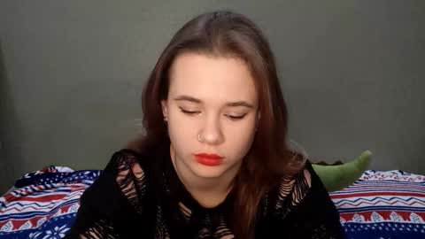 Mia online show from October 15, 2025, 11:21 am