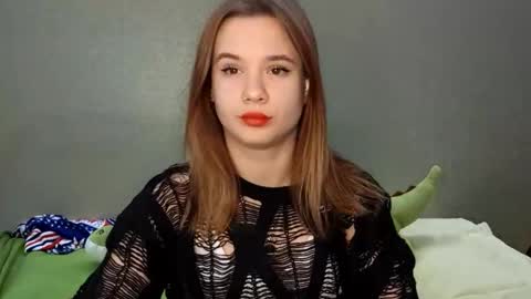 Mia online show from October 18, 2025, 10:05 am