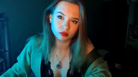 Mia online show from October 21, 2025, 12:17 pm