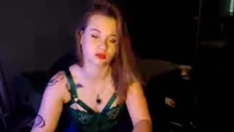 Mia online show from October 22, 2025, 1:00 pm