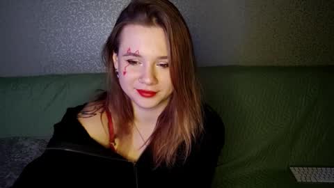 Mia online show from October 31, 2025, 12:06 pm