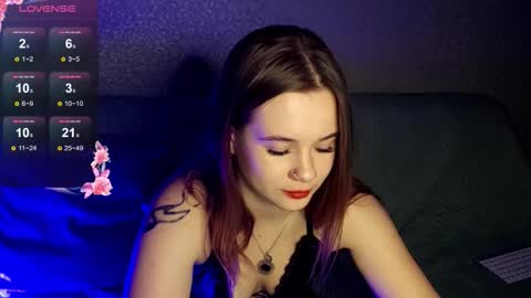 Mia online show from November 14, 2025, 12:26 pm