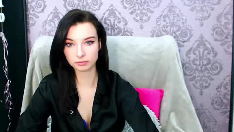 VirginLuna online show from December 3, 2025, 8:29 pm