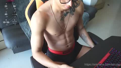 VITO BENZ online show from December 19, 2025, 2:13 pm