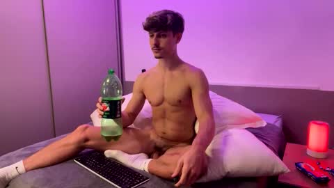 vitoraugustoxxx online show from October 22, 2025, 10:53 pm