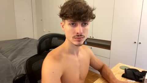 vitoraugustoxxx online show from December 18, 2025, 12:11 pm