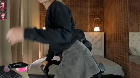 VittaaaPlease help me with your thumbs up its important  online show from January 14, 2025, 1:38 pm