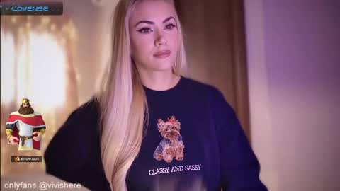 Snapshot of viv_milf chatting on October 31, 2025, 7:53 am Vivian is here online show from October 31, 2025, 7:53 am