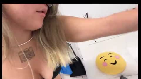 viva_lovee online show from July 1, 2026, 9:47 pm