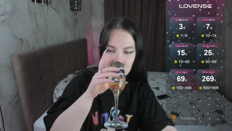 Snapshot of vivi__squirrel chatting on January 13, 2025, 6:49 am Vivi online show from January 13, 2025, 6:49 am