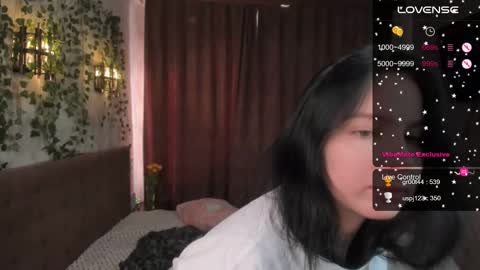 Snapshot of vivi__squirrel chatting on March 9, 2025, 8:40 am Vivi online show from March 9, 2025, 8:40 am