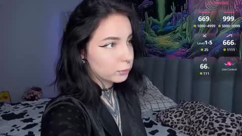 Snapshot of vivi__squirrel chatting on November 16, 2025, 1:28 pm Vivi online show from November 16, 2025, 1:28 pm