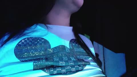 vivi_jones online show from June 4, 2026, 5:35 am