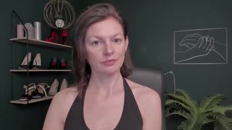 Vivian online show from November 11, 2025, 12:16 pm