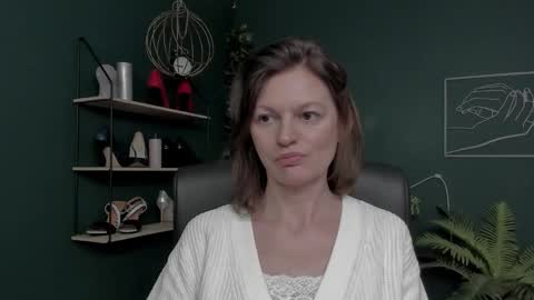 Vivian online show from November 27, 2025, 7:32 am