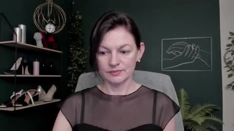 Vivian online show from December 15, 2025, 8:18 am