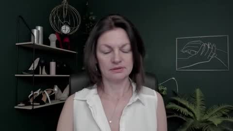 Vivian online show from December 17, 2025, 8:20 am