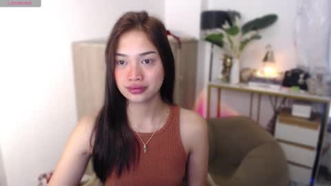 Snapshot of vivian_roberts chatting on October 17, 2025, 12:36 am Vivian online show from October 17, 2025, 12:36 am