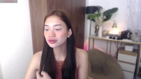 Snapshot of vivian_roberts chatting on October 21, 2025, 12:11 am Vivian online show from October 21, 2025, 12:11 am