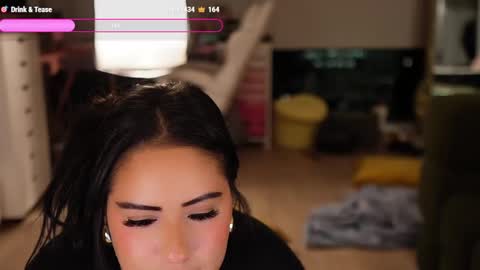 Vivi online show from December 3, 2024, 6:04 am