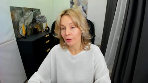 Snapshot of vivianlirei chatting on May 4, 2026, 5:36 am Sinti online show from May 4, 2026, 5:36 am
