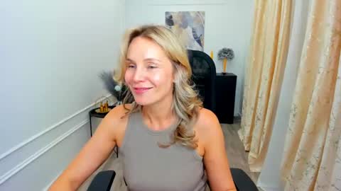 Snapshot of vivianlirei chatting on June 29, 2026, 10:15 am Sinti online show from June 29, 2026, 10:15 am