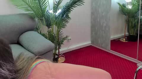 Nicole online show from May 17, 2026, 7:32 pm