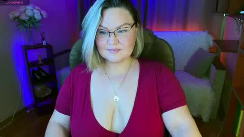 Snapshot of vivien__wet chatting on October 17, 2025, 11:35 am Vivien online show from October 17, 2025, 11:35 am