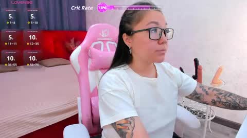 Snapshot of vivien_montclair chatting on June 1, 2026, 12:01 am Vivien online show from June 1, 2026, 12:01 am