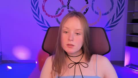 Vivien online show from December 9, 2024, 4:05 pm