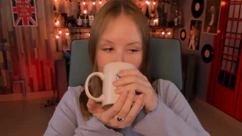 Vivien online show from December 24, 2024, 1:28 pm