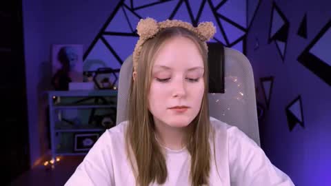 Vivien online show from February 13, 2025, 7:52 pm