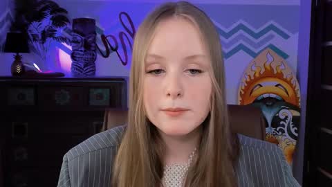 Vivien online show from February 22, 2025, 3:25 pm