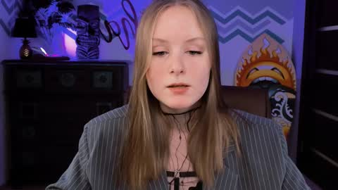 Vivien online show from February 23, 2025, 3:18 pm