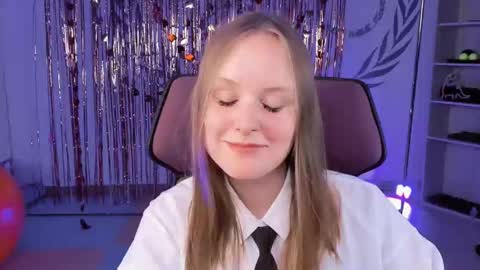 Vivien online show from March 7, 2025, 8:22 pm