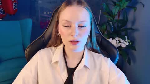 Vivien online show from November 10, 2025, 10:14 am