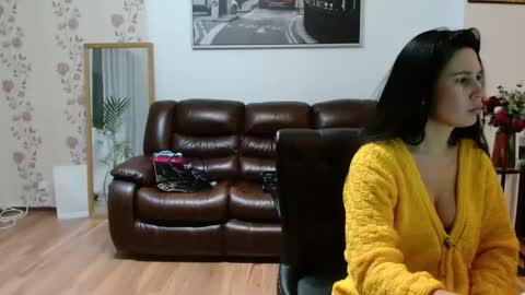 vivienne online show from February 22, 2025, 6:41 pm