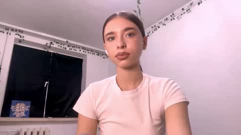 Snapshot of viviennebreihan chatting on October 24, 2025, 1:07 pm Vivi online show from October 24, 2025, 1:07 pm