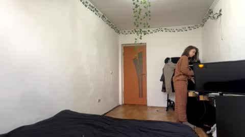 Vivi online show from November 3, 2025, 7:09 am