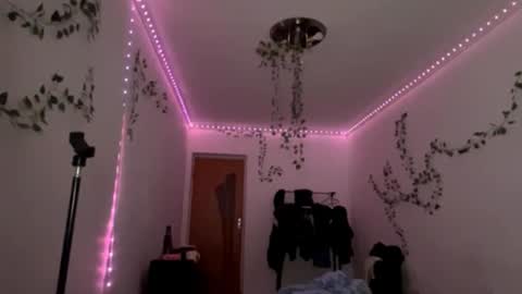 Vivi online show from December 2, 2025, 6:14 pm